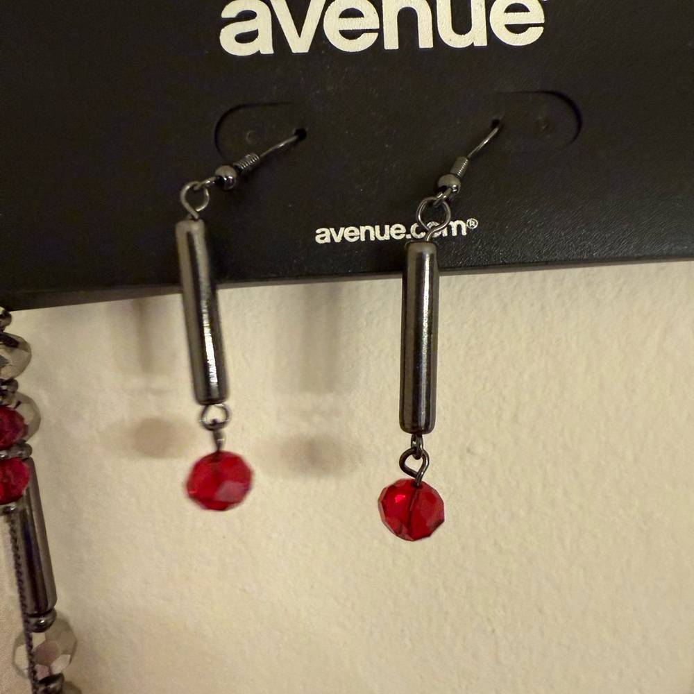 ⭐️ 3/$20 New Avenue Red and Gray Beaded Jewelry Set - Picture 3 of 4